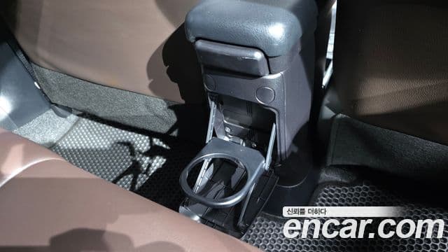 Toyota Prius C 2018 — Photo 21/39