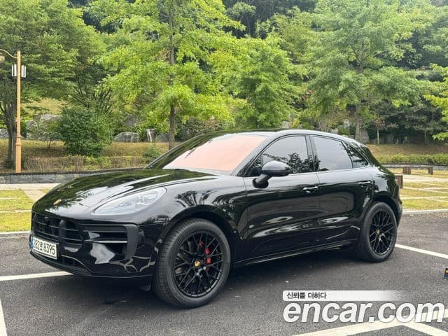 Porsche Macan 2021 — Photo 6/20