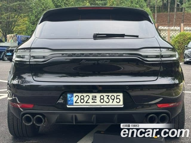 Porsche Macan 2021 — Photo 10/20