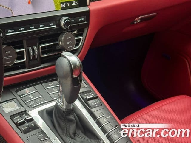Porsche Macan 2021 — Photo 12/20