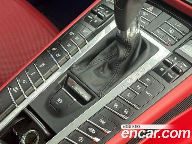 Porsche Macan 2021 — Photo 14/20