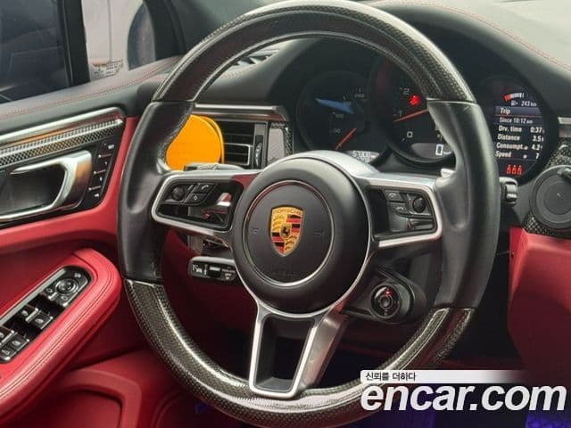 Porsche Macan 2021 — Photo 13/20