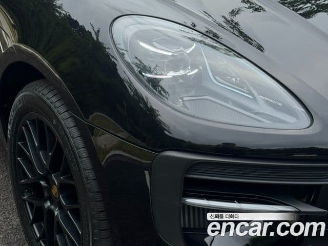 Porsche Macan 2021 — Photo 16/20