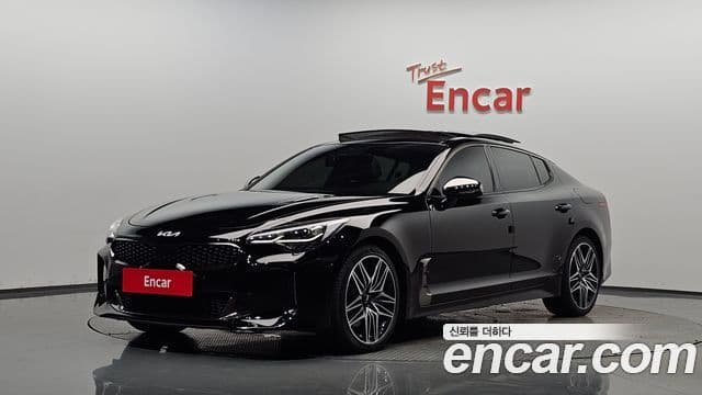 Kia Stinger 2022 — Фото 1/20