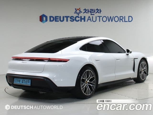 Porsche Taycan 2023 — Şəkil 12/20