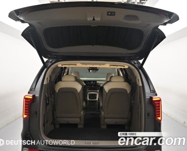 Kia Carnival 2024 — Фото 18/20