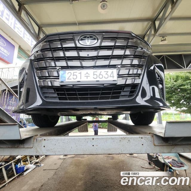 Toyota Alphard 2023 — ფოტო 2/3