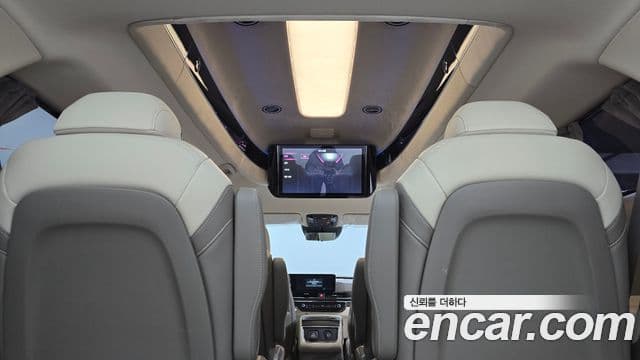 Kia Carnival 2024 — ფოტო 8/31