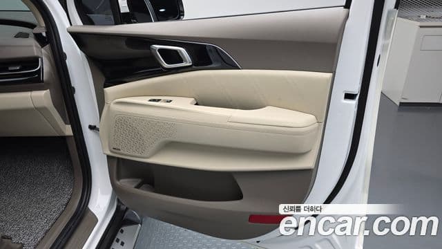 Kia Carnival 2024 — ფოტო 24/31