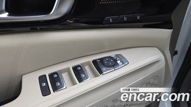 Kia Carnival 2024 — ფოტო 25/31