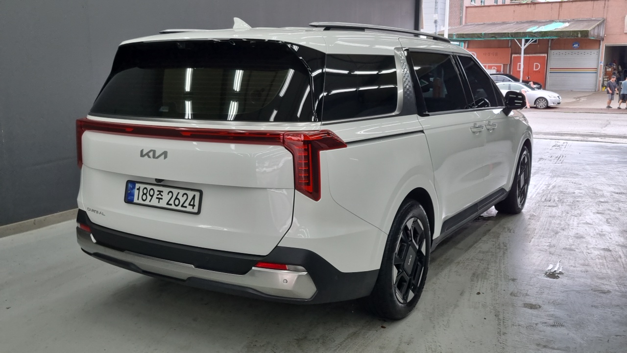 Kia Carnival 2024 — Şəkil 1/18