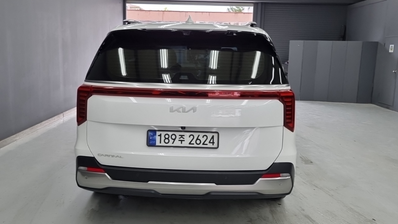 Kia Carnival 2024 — Şəkil 10/18