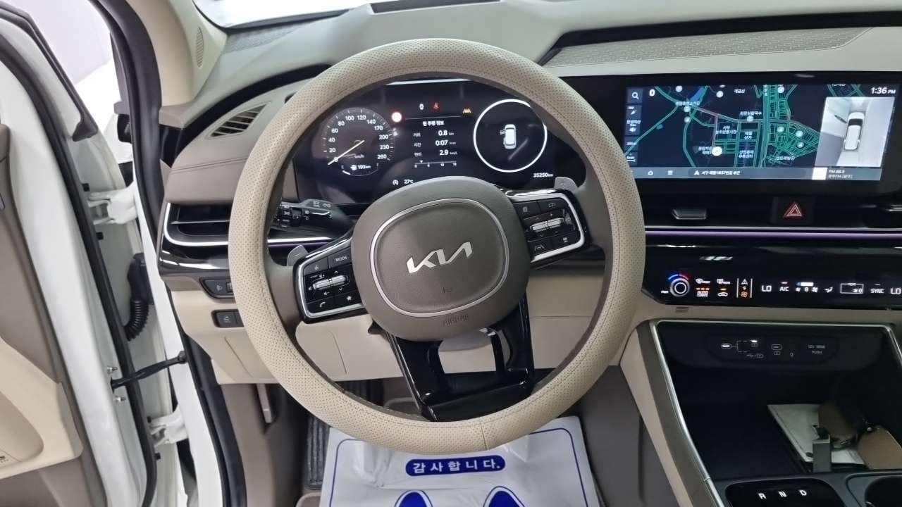 Kia Carnival 2024 — Şəkil 16/18