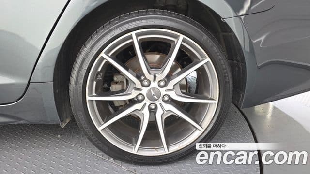 Genesis G70 2018 — Şəkil 32/33