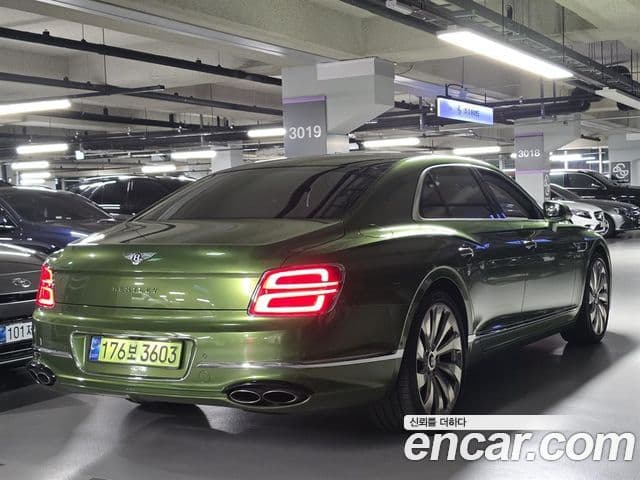 Bentley Flying Spur 2022 — Photo 16/19