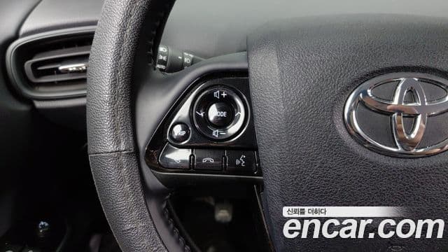 Toyota Prius 2022 — Photo 8/20