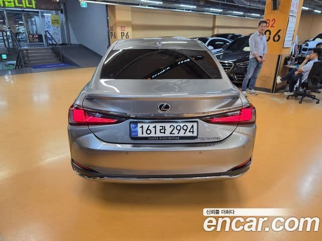 Lexus ES300h 2025 — ფოტო 11/18