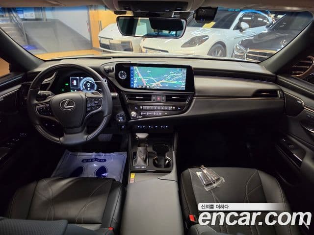 Lexus ES300h 2025 — ფოტო 1/18