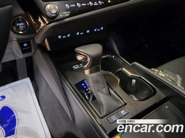 Lexus ES300h 2025 — ფოტო 6/18