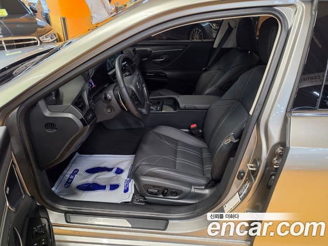 Lexus ES300h 2025 — ფოტო 5/18