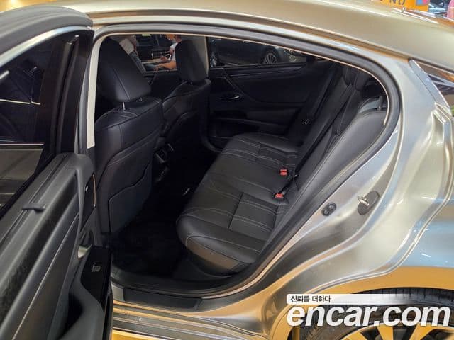 Lexus ES300h 2025 — ფოტო 4/18