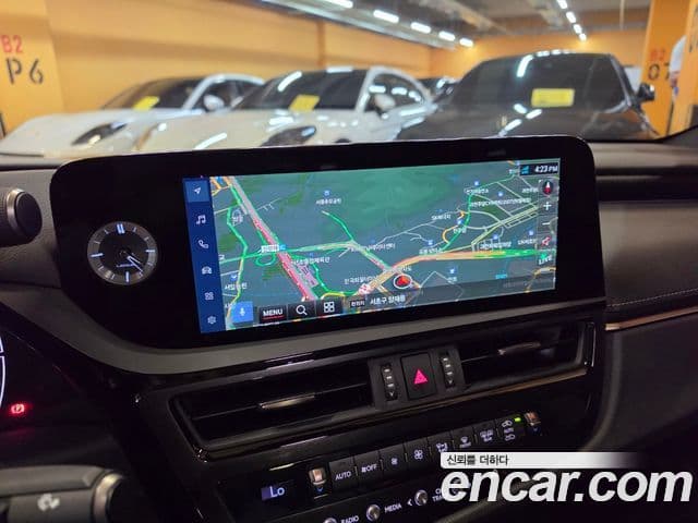 Lexus ES300h 2025 — ფოტო 12/18