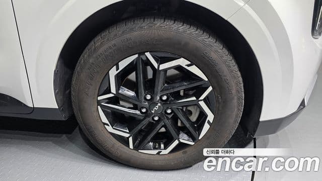 Kia Carnival 2023 — Фото 5/20