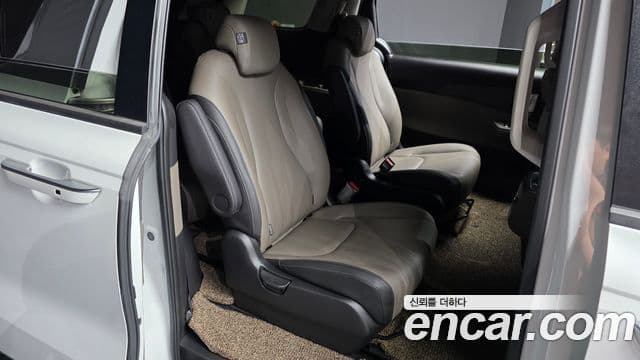 Kia Carnival 2023 — Фото 12/20