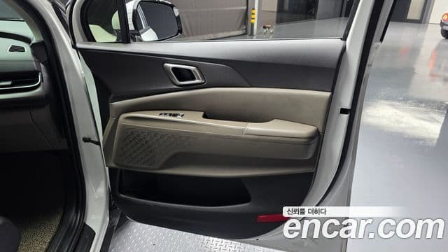 Kia Carnival 2023 — Şəkil 30/34