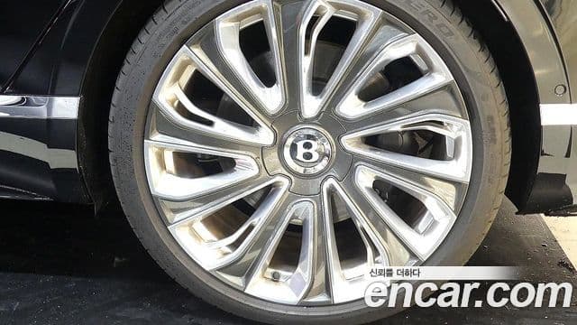 Bentley Flying Spur 2025 — Photo 1/20