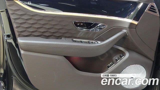 Bentley Flying Spur 2025 — Photo 3/20