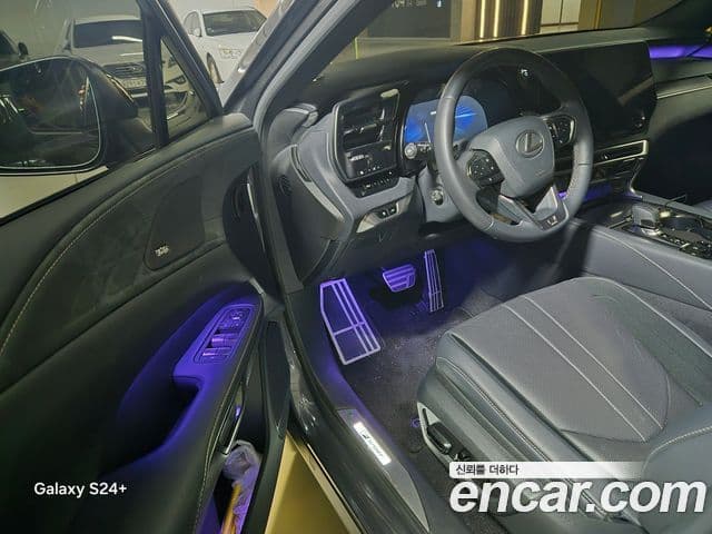 Lexus RX500h 2025 — ფოტო 5/6