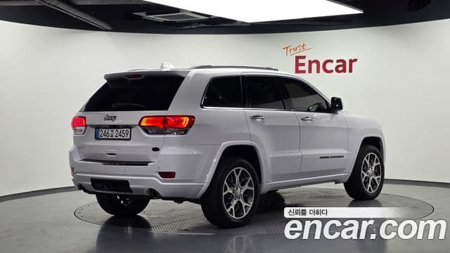 Jeep Grand Cherokee 2019 — Фото 2/20