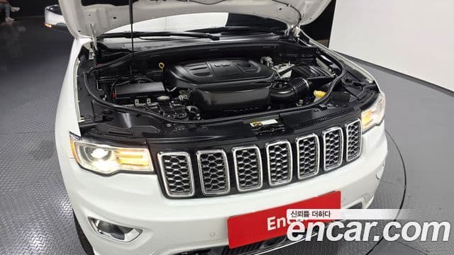 Jeep Grand Cherokee 2019 — Фото 6/20
