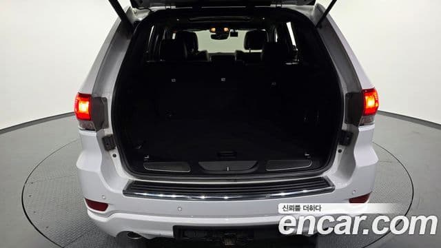 Jeep Grand Cherokee 2019 — Фото 20/20