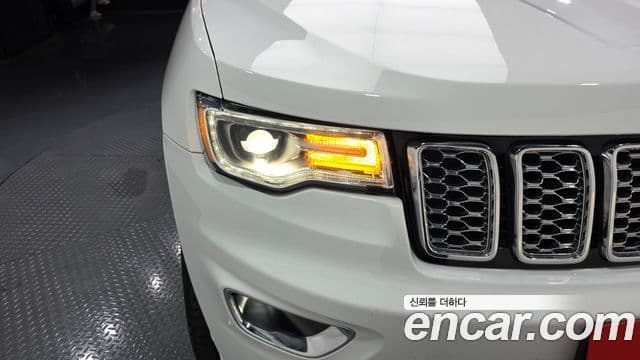 Jeep Grand Cherokee 2019 — ფოტო 13/35