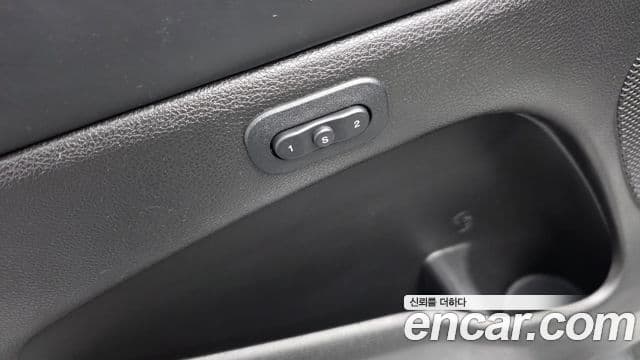 Jeep Grand Cherokee 2019 — ფოტო 25/35