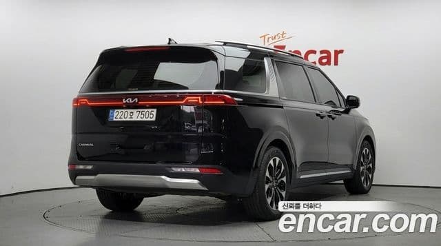 Kia Carnival 2023 — Фото 2/20