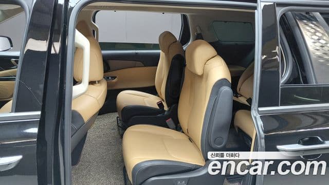 Kia Carnival 2023 — Фото 12/20