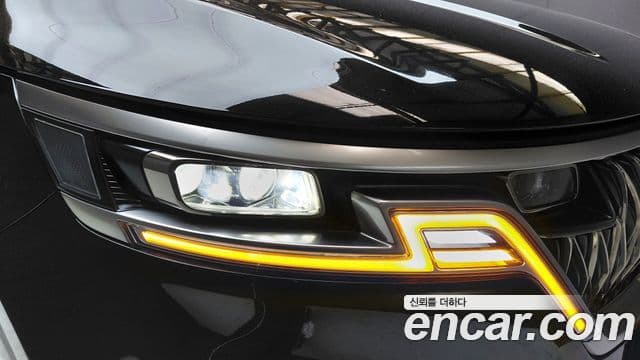 Kia Carnival 2023 — ფოტო 4/34