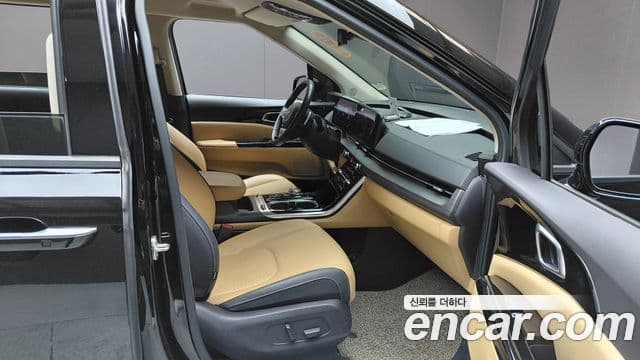 Kia Carnival 2023 — ფოტო 15/34