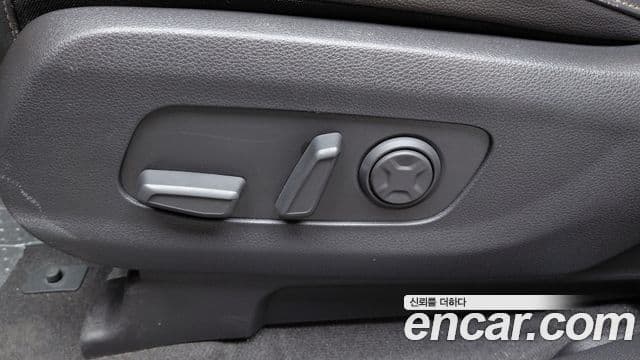 Kia Carnival 2023 — ფოტო 31/34