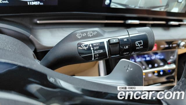 Kia Carnival 2023 — ფოტო 22/34