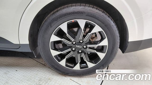 Kia Carnival 2022 — ფოტო 31/34