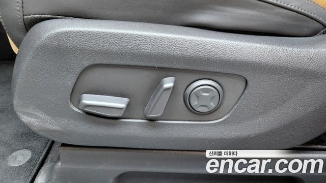 Kia Carnival 2022 — ფოტო 26/34