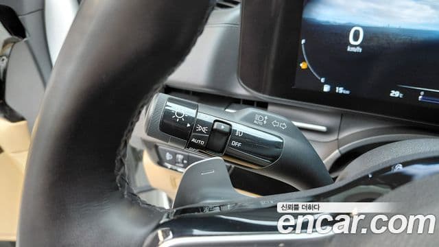 Kia Carnival 2022 — ფოტო 17/34