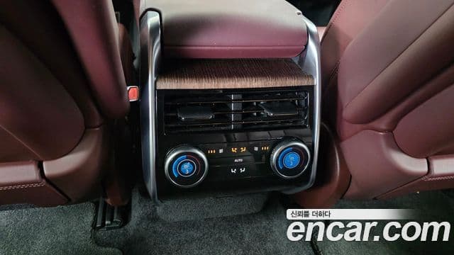 Land Rover Range Rover 2023 — Фото 19/20