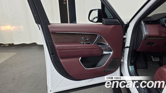 Land Rover Range Rover 2023 — Photo 10/38
