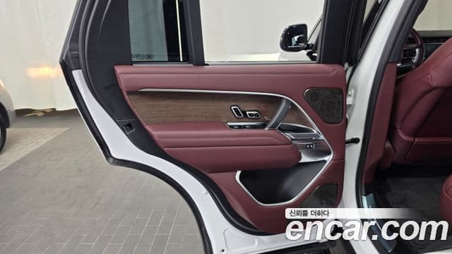 Land Rover Range Rover 2023 — Photo 15/38