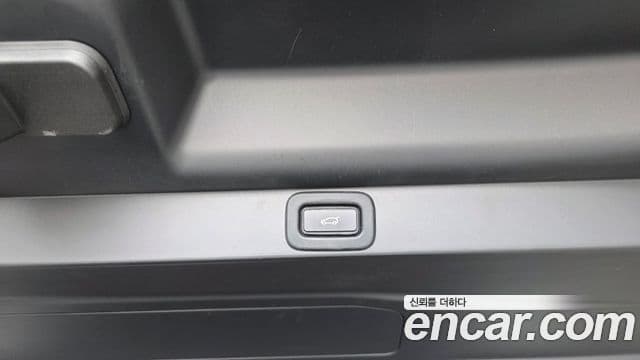 Land Rover Range Rover 2023 — Photo 33/38